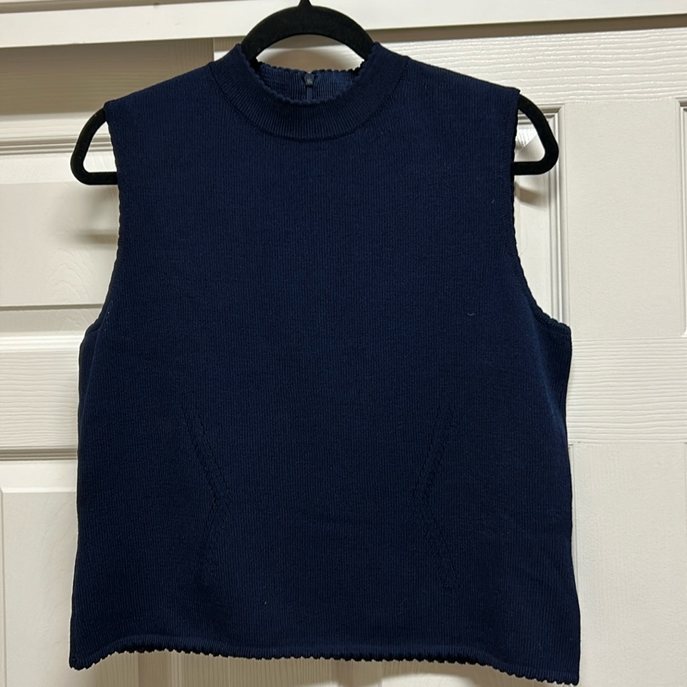 St. John knit Shell - Picture 2 of 9